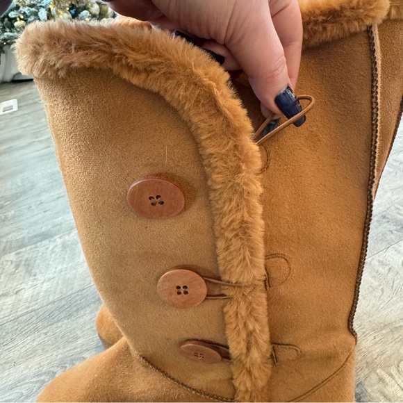 Fashion Nova Furry Tan Button Up Your Direction Flat Boots - Women's Size 10 - Picture 7 of 10